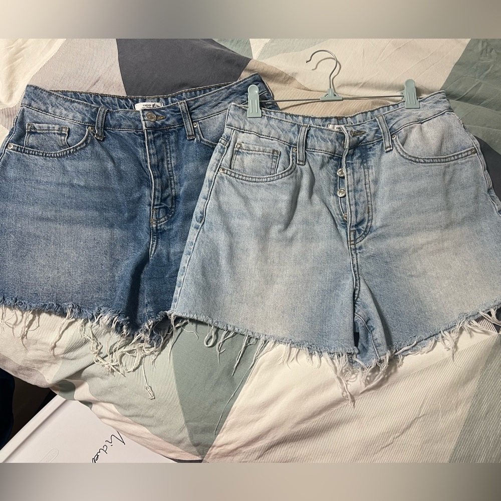 2pk Forever 21 high waisted 5 button denim shorts 28